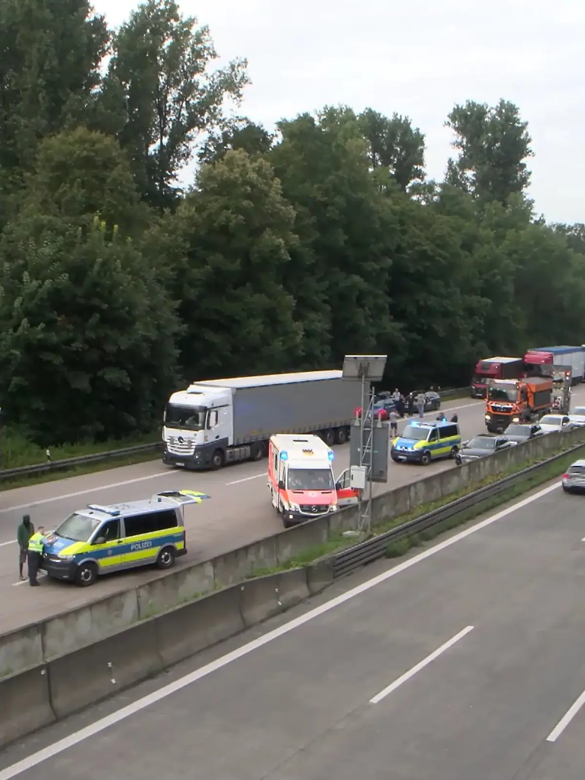 Zwei Menschen  sterben bei dem schweren Unfall auf der A5 