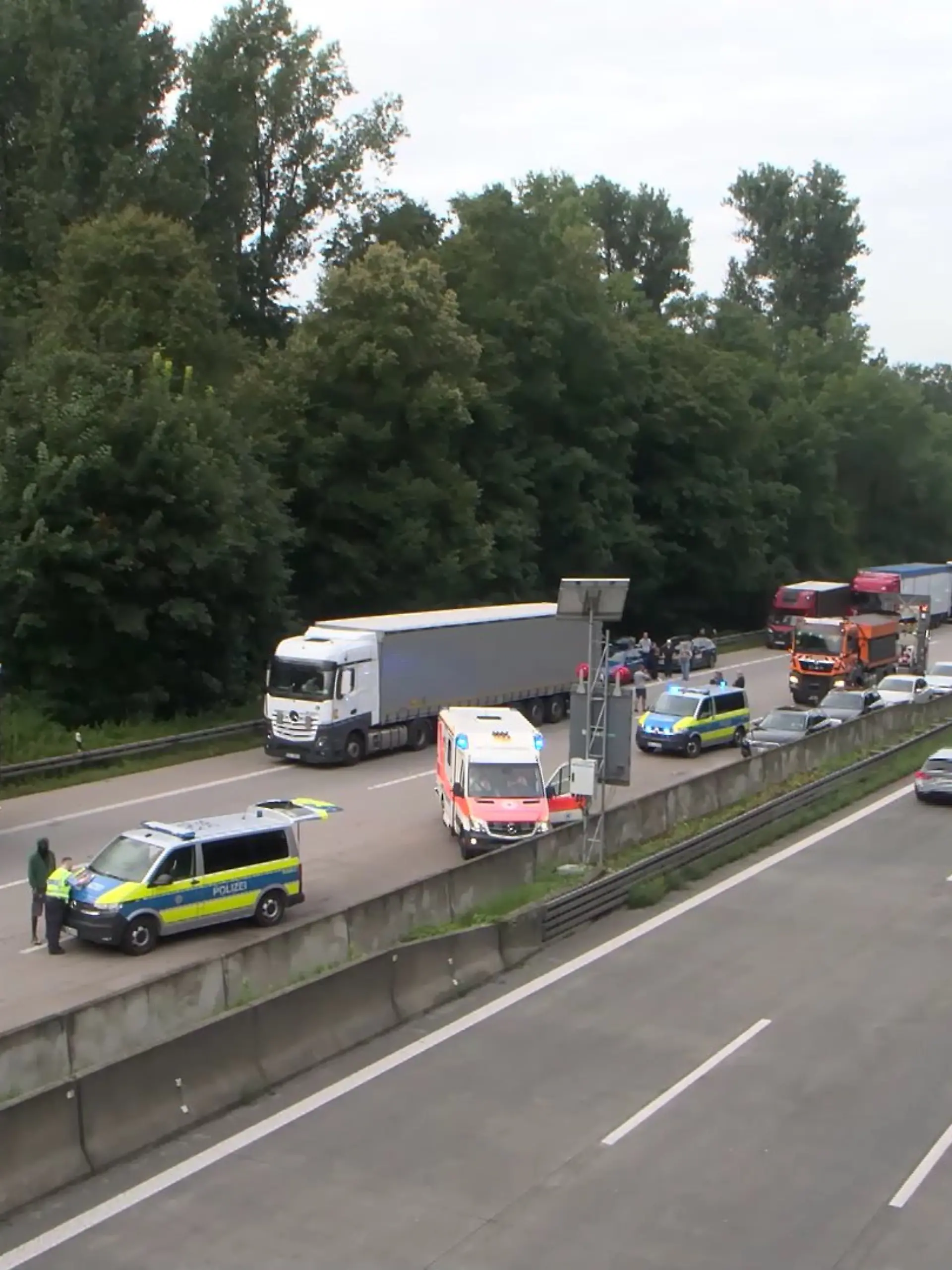Zwei Menschen  sterben bei dem schweren Unfall auf der A5 