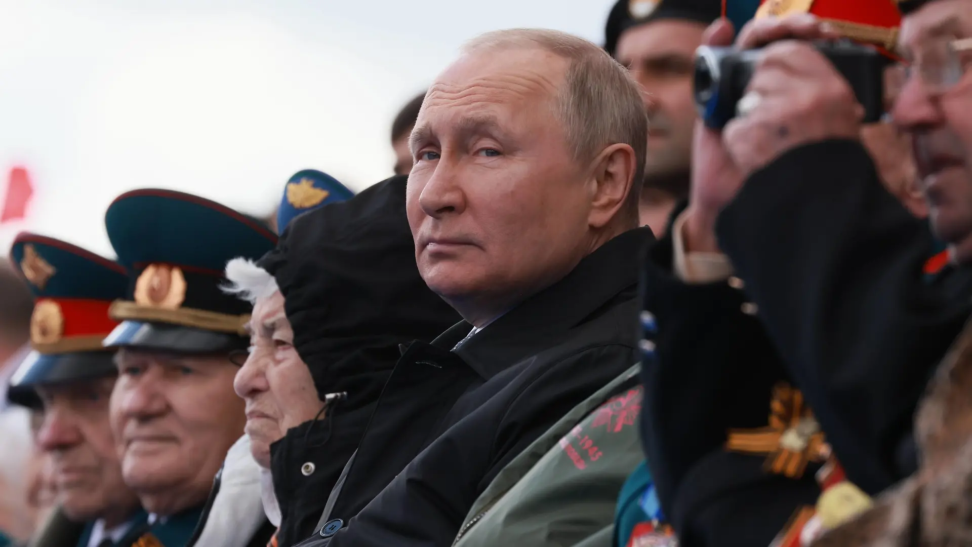 Russland, Wladimir Putin am Tag des Sieges in Moskau Russia Putin Victory Day Parade 8187096 09.05.2022 Russian President Vladimir Putin attends a military parade on Victory Day, which marks the 77th anniversary of the victory over Nazi Germany in World War Two, in Red Square in central Moscow, Russia. Mikhail Metzel / POOL Moscow Russia PUBLICATIONxINxGERxSUIxAUTxONLY Copyright: xMikhailxMetzelx