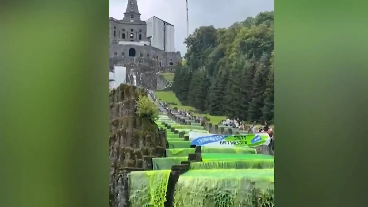 Umweltaktivisten färben Wasser an Herkules-Denkmal giftgrün! Polizei nimmt vier Verdächtige in Kassel fest