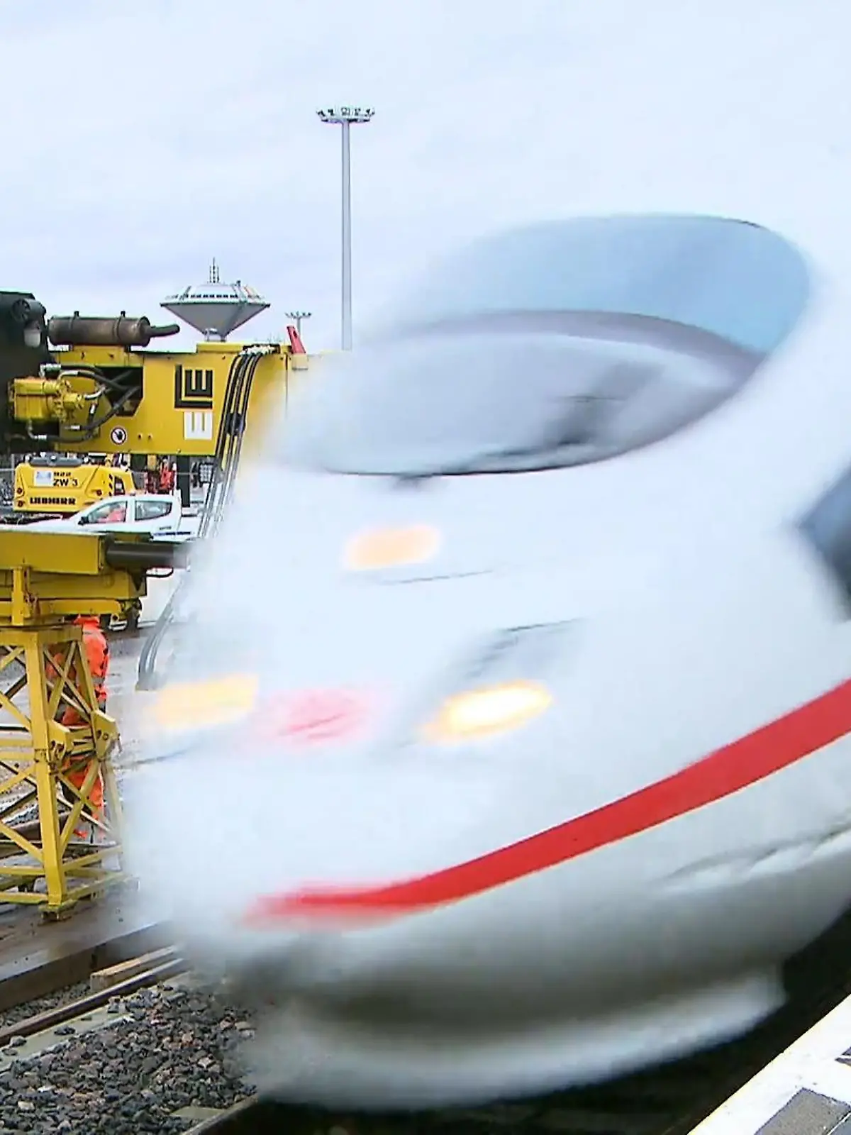 Bild zu: "Bahn reduziert ICE-Stopps"