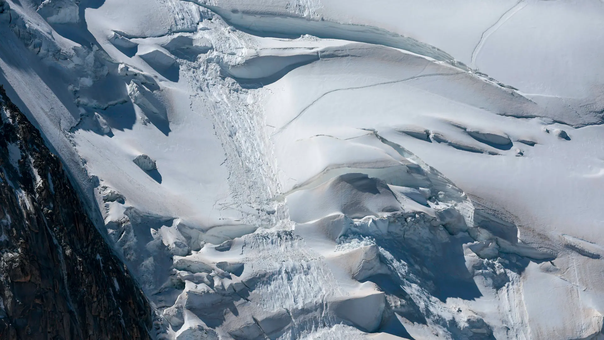 Der Mont Blanc ist wegen seiner Höhe von mehr als 4.800 Metern den Wetterbedingungen extrem ausgesetzt, immer wieder kommt es zu schweren Unglücken.