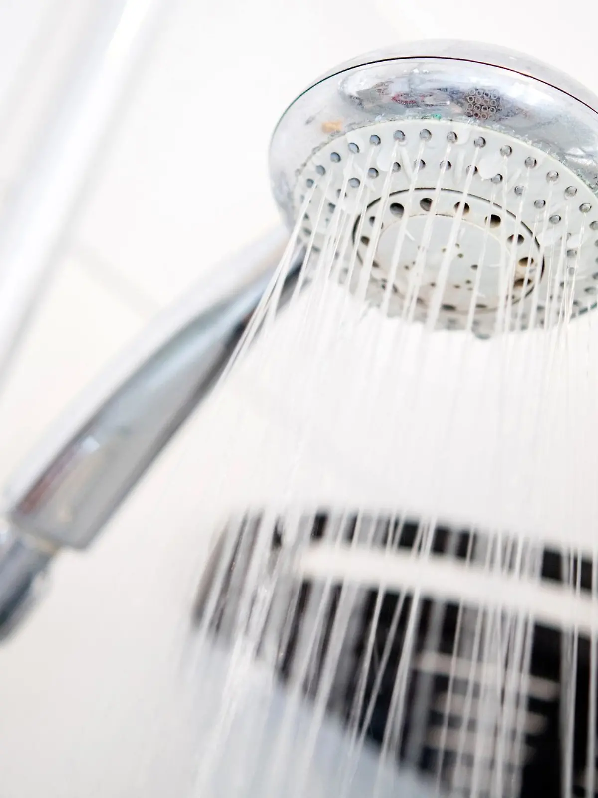 Bild zu: "Horror-Zuhause! Mädchen (14) wochenlang in Dusche eingesperrt"