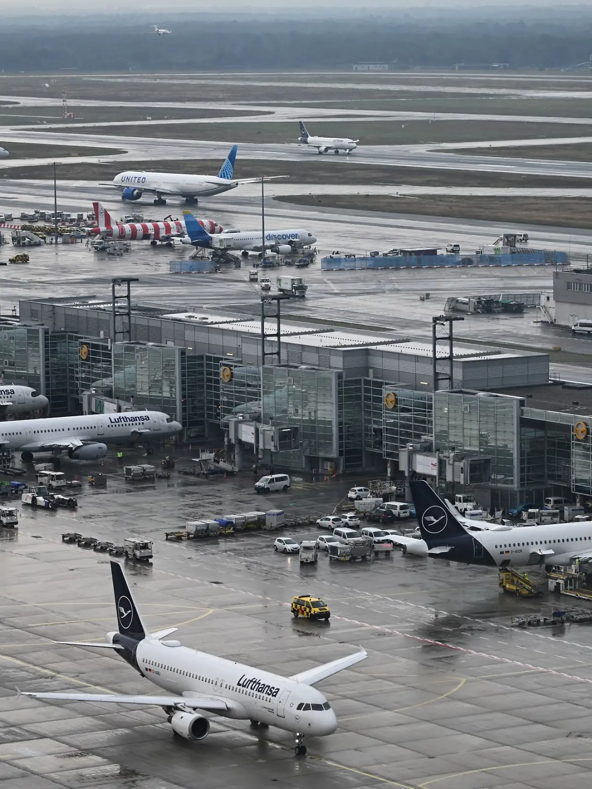 Bild zu: "Stromausfall am Flughafen Frankfurt – Passagiere brauchen Geduld "
