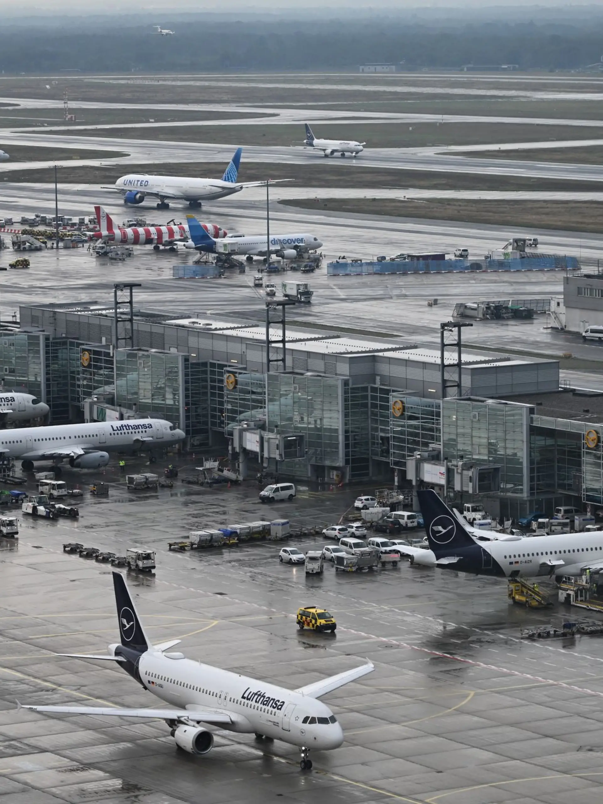 Bild zu: "Stromausfall am Flughafen Frankfurt – Passagiere brauchen Geduld "