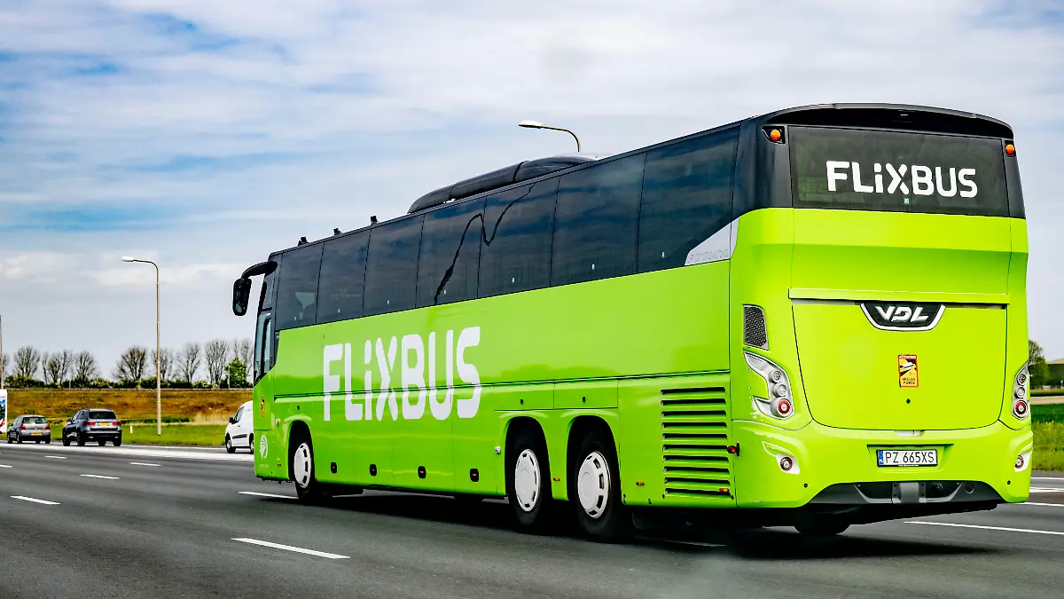 A4 - A flixbus en route with travelers on the highway. FlixBus is the trademark for the intercity buses of the German holding company FlixMobility, which is active in 16 countries, mainly in Western Europe. In 2015, FlixBus carried 20 million passengers, in 2018 this had increased to 95 million passengers. Robin Utrecht