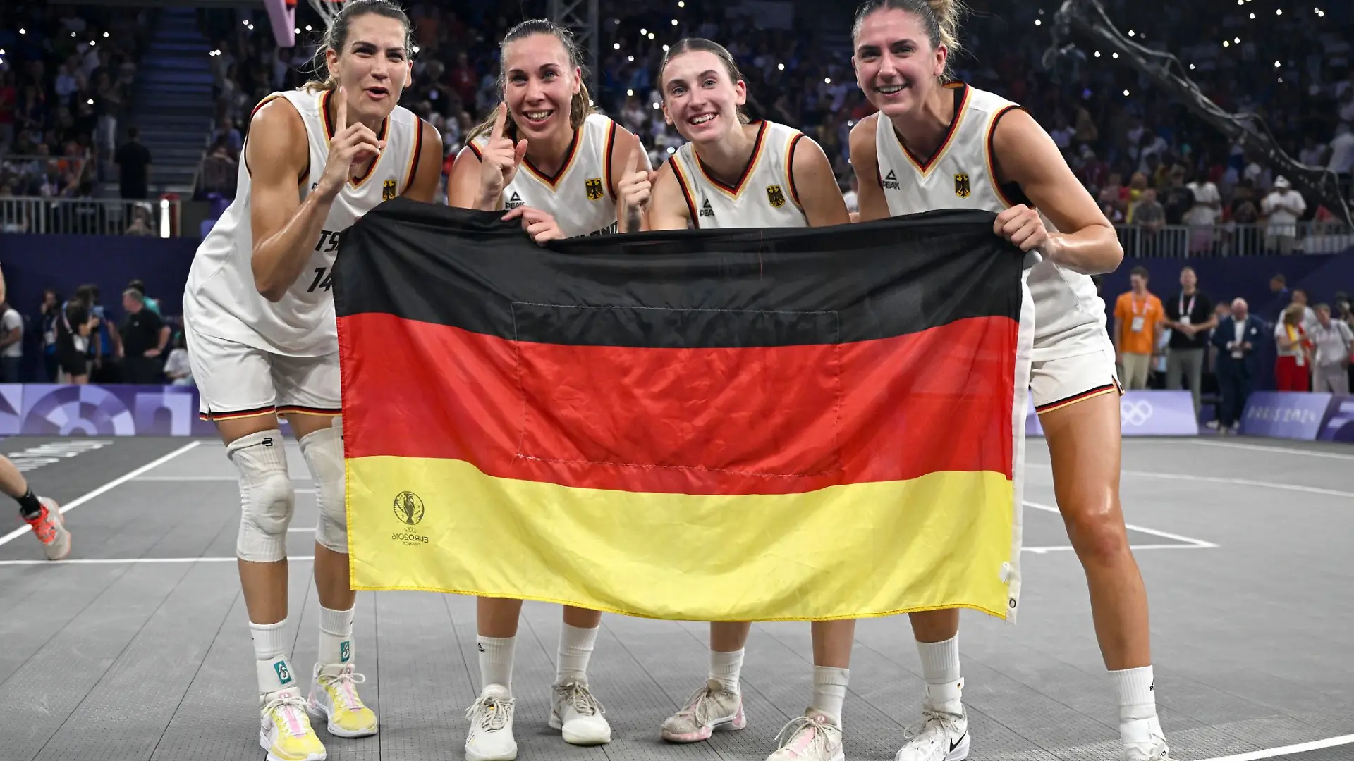 Die Olympiasiegerinnen im 3x3-Basketball.
