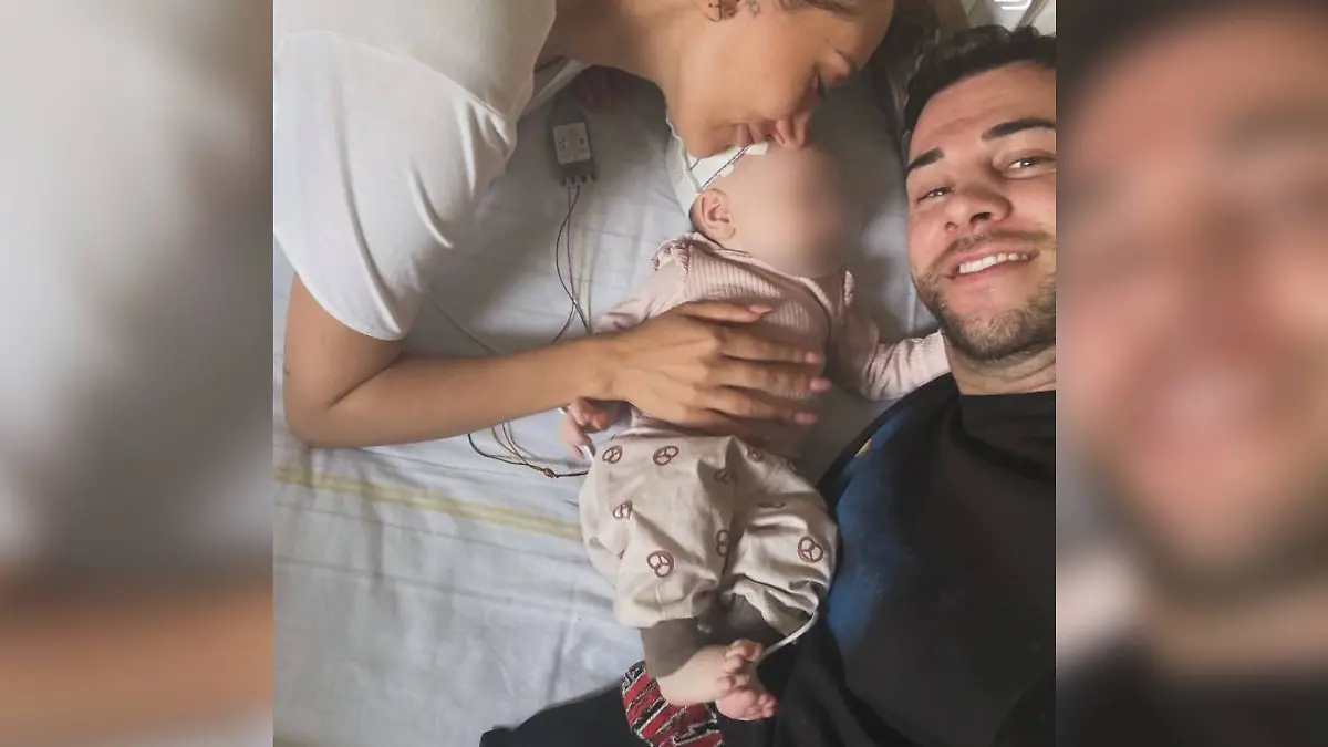 Samira und Serkan Yavuz mit Töchterchen Valea.