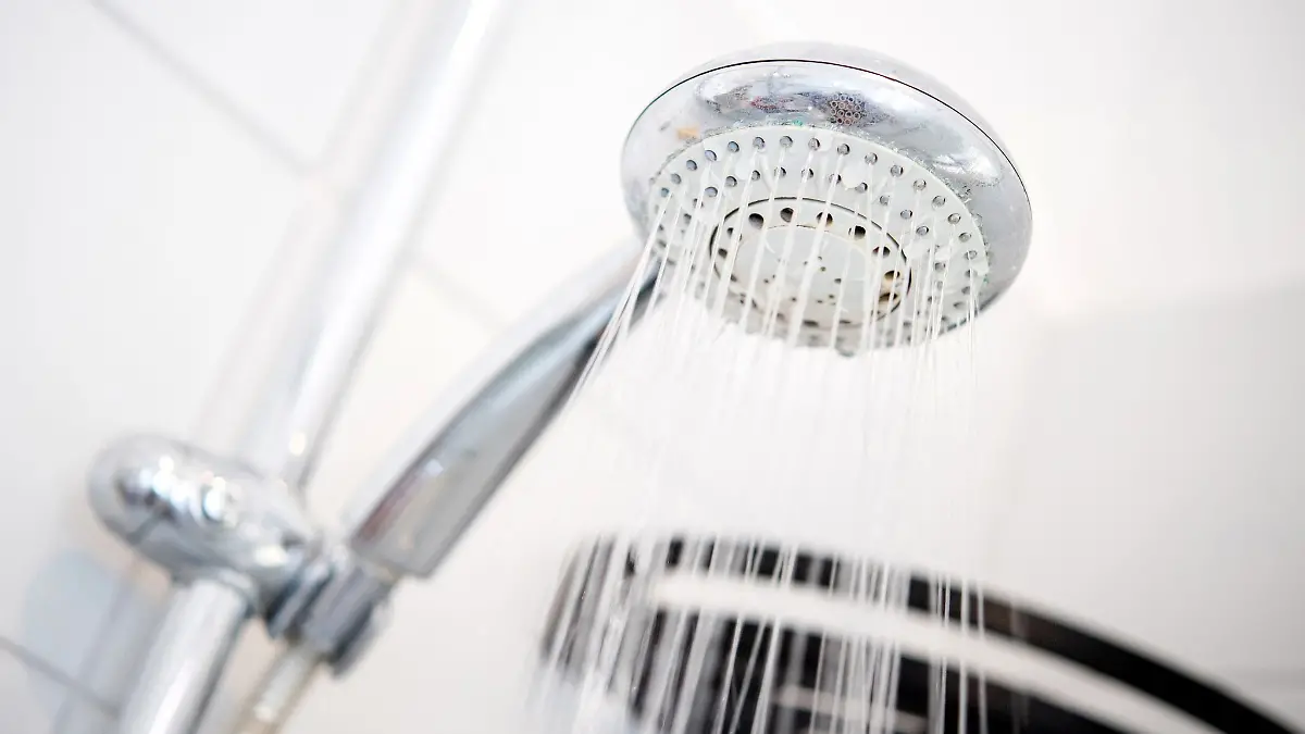 Kommunen könnten auch Privathaushalte bei der Wassernutzung einschränken (Symbolbild)