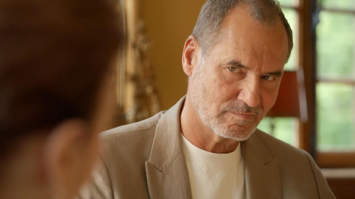 AWZ-Folge vom 13.08.24 auf RTL+: Richard ist über Friederikes Forderung empört