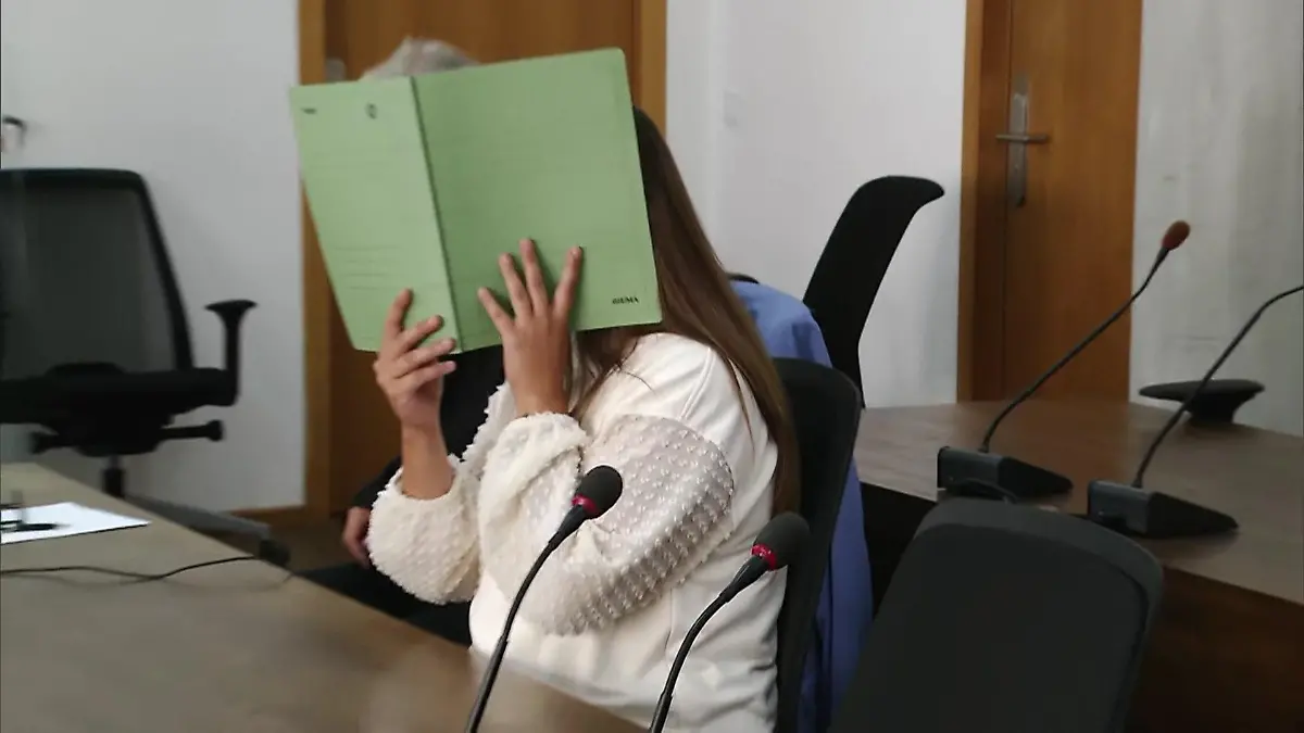 Neele V. wollte mit Taschen voller Bargeld verschwinden Millionärsdieb vor Gericht