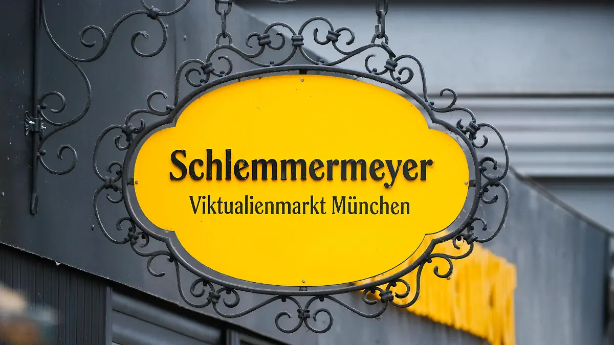 Düsseldorf 03.02.2023 Carlsplatz Altstadt Schlemmermeyer Viktualienmarkt München Wochenmarkt Feinkost Düsseldorf Nordrhein-Westfalen Deutschland *** Düsseldorf 03 02 2023 Carlsplatz Old Town Schlemmermeyer Victuals Market Munich Weekly Market Delicatessen Düsseldorf North Rhine Westphalia Germany