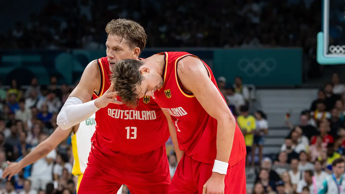 Moritz Wagner (l) ärgert seinen Bruder Franz