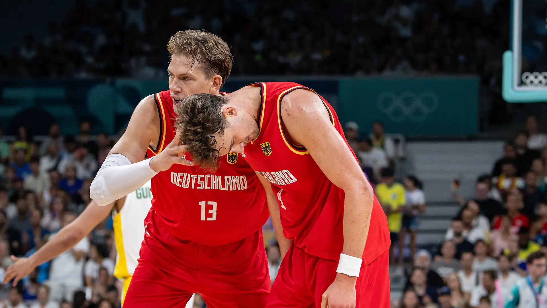 Moritz Wagner (l) ärgert seinen Bruder Franz