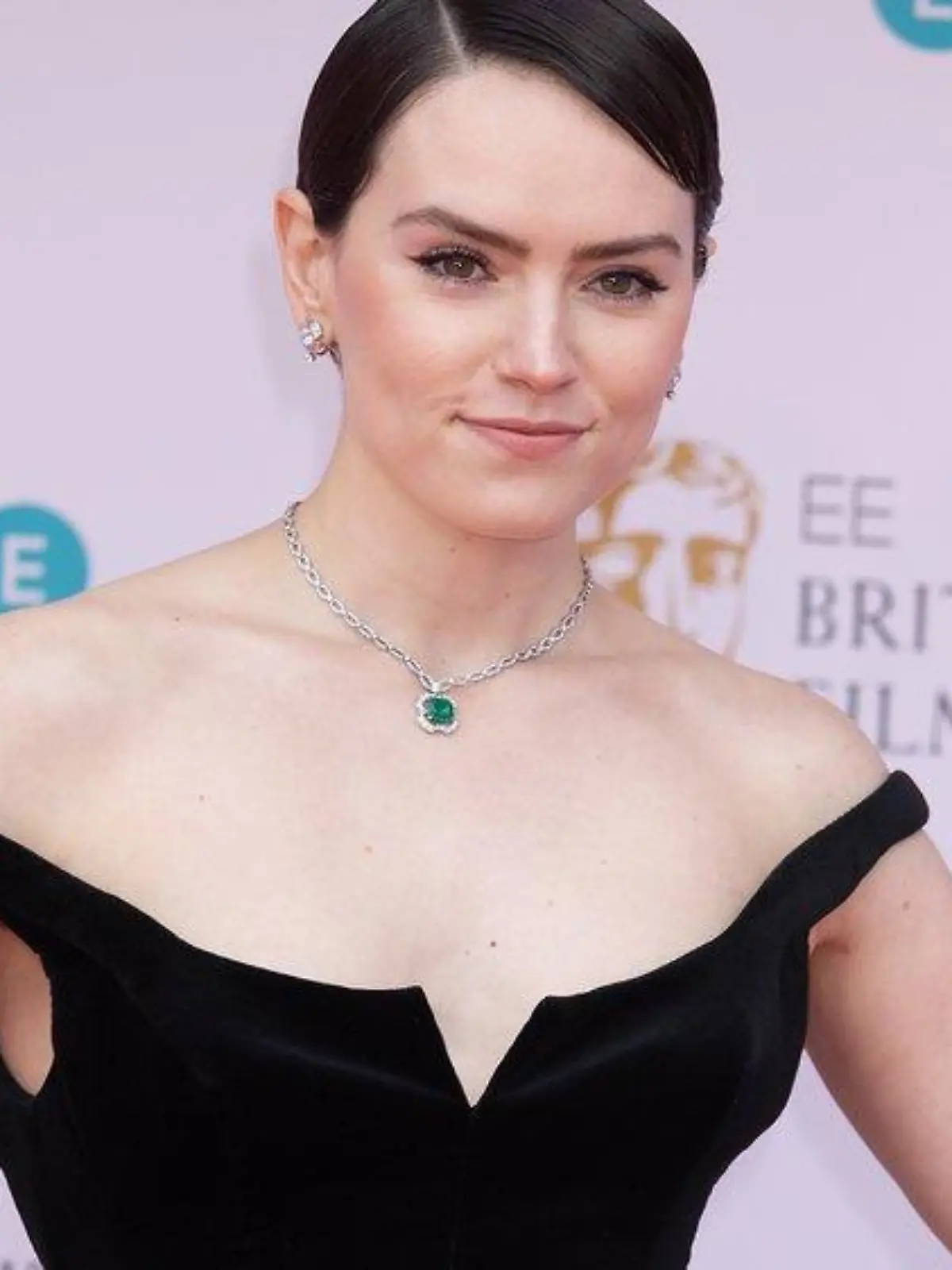 "Star Wars"-Star Daisy Ridley erhält Schock-Diagnose Morbus Basedow