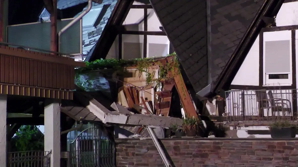 Hotel teilweise eingestürzt Drama in Moselort!