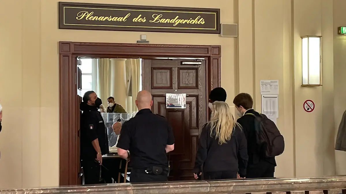 Der Prozess um die Gruppenvergewaltigung einer 15-Jährigen findet im Saal 300 des Landgerichts Hamburg unter Ausschluss der Öffentlichkeit statt.