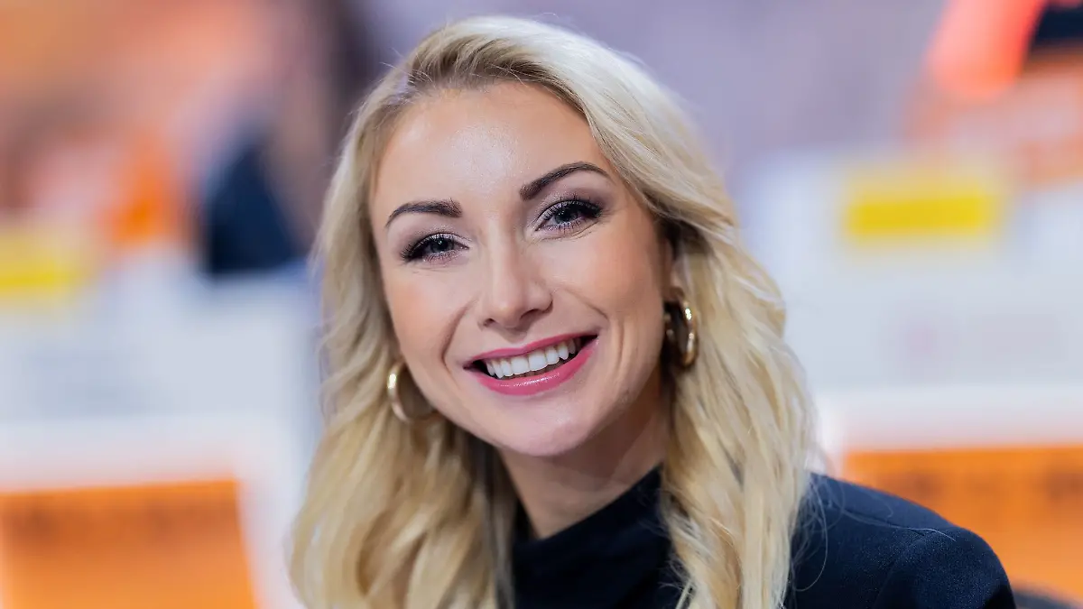 Anna-Carina Woitschack strahlt.