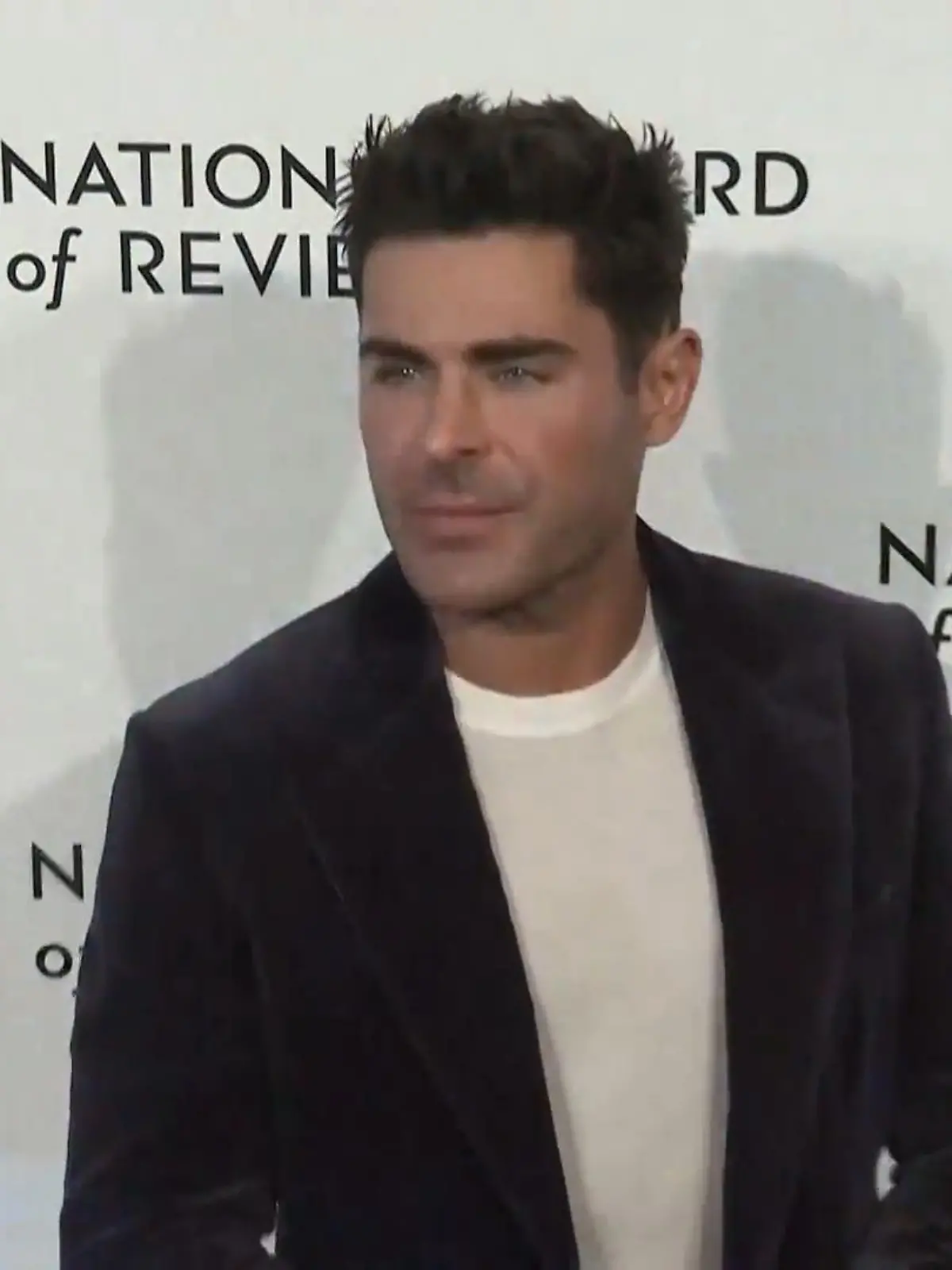 Bild zu: "Musste Zac Efron im Ibiza-Urlaub etwa wiederbelebt werden?"