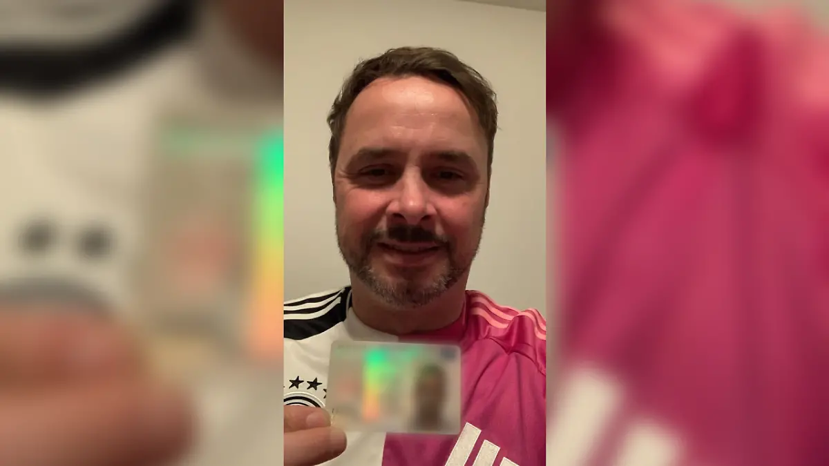 Dieses Selfie wird Michael zum Verhängnis. Inzwischen hat er einen neuen Ausweis - mit einer neuen Nummer.
