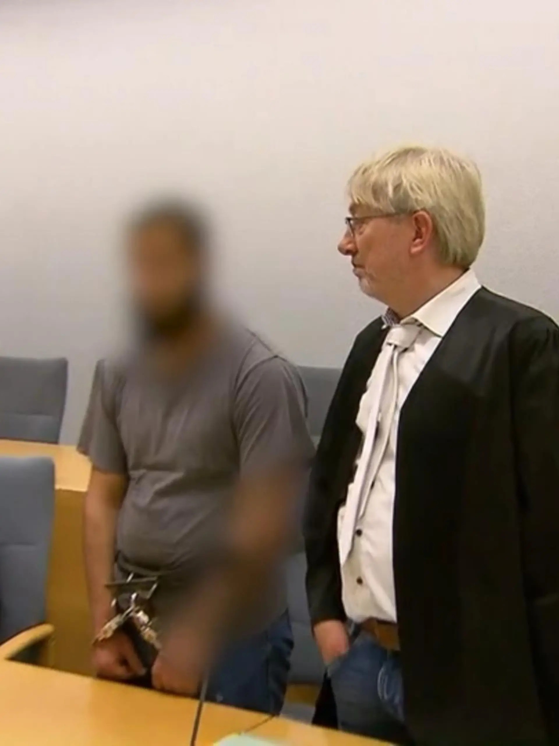 Bild zu: "Kehle durchgeschnitten"