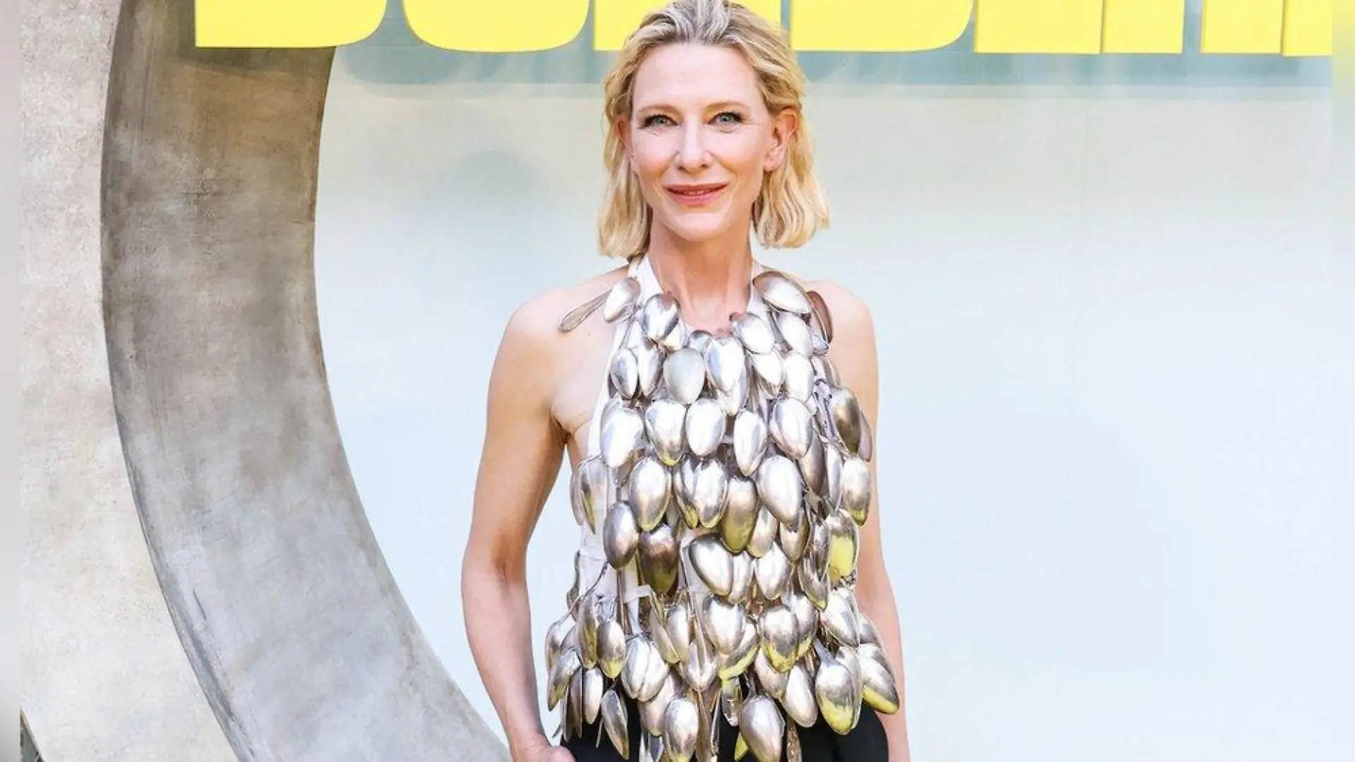 Glänzender Auftritt von Cate Blanchett in Löffel-Top