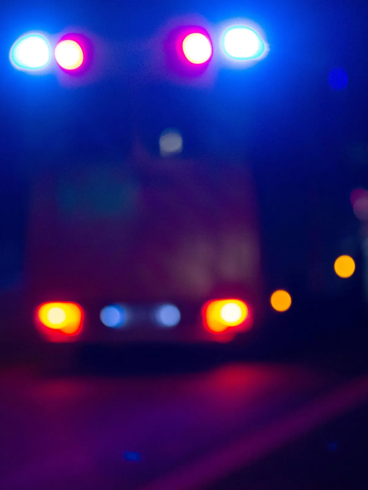  Löhne, Deutschland 05.10.2019: Symbolbild Blaulicht Ein Krankenwagen mit Blaulicht. , Löhne Nordrhein-Westfalen Deutschland *** Löhne, Germany 05 10 2019 Symbol Blue light An ambulance with blue light , Löhne Nordrhein Westfalen Germany