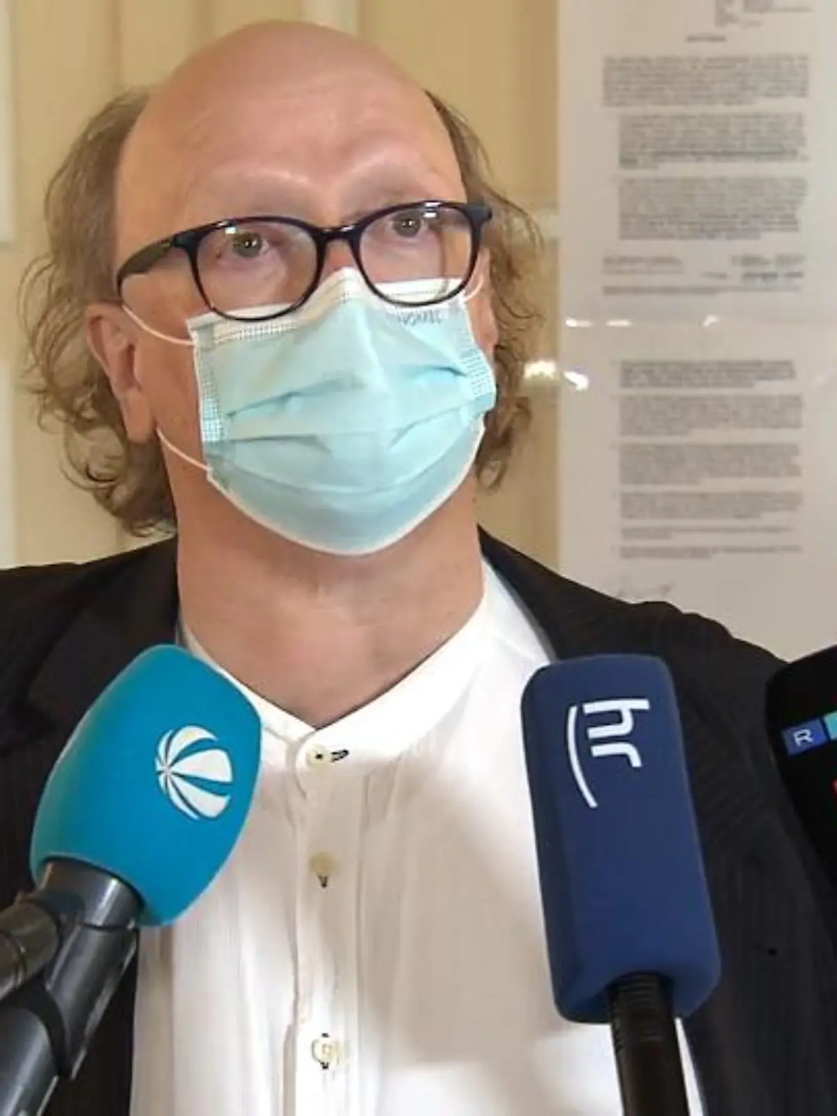 Die Vorwürfe gegen den früheren Geschäftsführer der Frankfurter Arbeiterwohlfahrt (AWO), Jürgen Richter, reißen einfach nicht ab. Er gilt als eine der Schlüsselfiguren in der Frankfurter AWO-Affäre, soll gemeinsam mit anderen Funktionären bei der AWO einen Schaden von 6,3 Millionen Euro verursacht haben. Nun steht er wieder vor Gericht und wurde Dienstag, den 10.05, wegen Titelmissbrauchs vor dem Frankfurter Amtsgericht verurteilt. Er hatte sich einen falschen Doktortitel zugelegt.