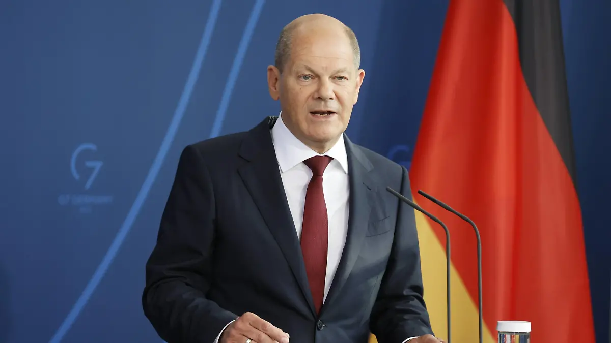  Olaf Scholz, Bundeskanzler, Deutschland, Berlin, Bundeskanzleramt, Presseunterrichtung des BK und des Präsidenten der Französischen Republik, Emmanuel Macron *** Olaf Scholz, Chancellor, Germany, Berlin, Federal Chancellery, Press briefing of the BK and the President of the French Republic, Emmanuel Macron