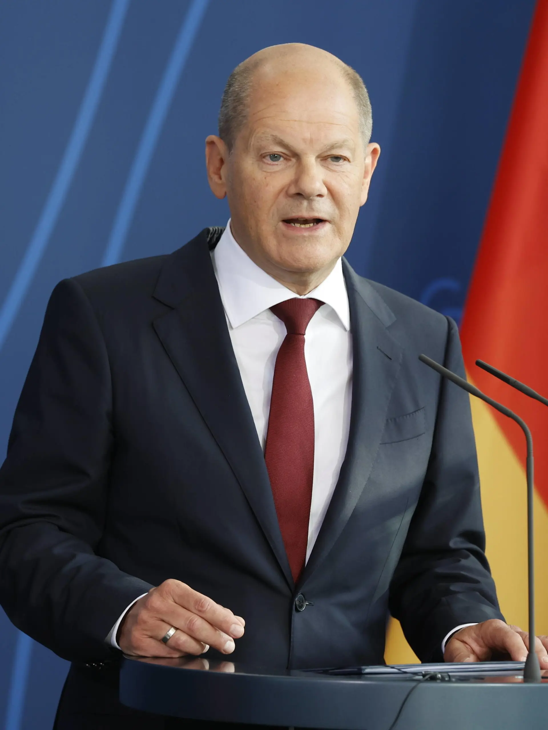  Olaf Scholz, Bundeskanzler, Deutschland, Berlin, Bundeskanzleramt, Presseunterrichtung des BK und des Präsidenten der Französischen Republik, Emmanuel Macron *** Olaf Scholz, Chancellor, Germany, Berlin, Federal Chancellery, Press briefing of the BK and the President of the French Republic, Emmanuel Macron