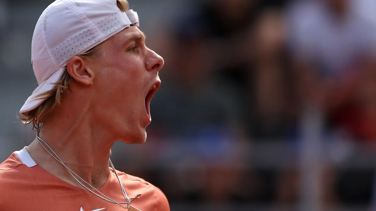 ROME, ITALY - MAY 09:  Denis Shapovalov of Canada celebrates winning the first set against Lorenzo Sonego of Italy during their singles first round match in the Internazionali BNL D'Italia at Foro Italico on May 09, 2022 in Rome, Italy. (Photo by Alex Pantling/Getty Images)