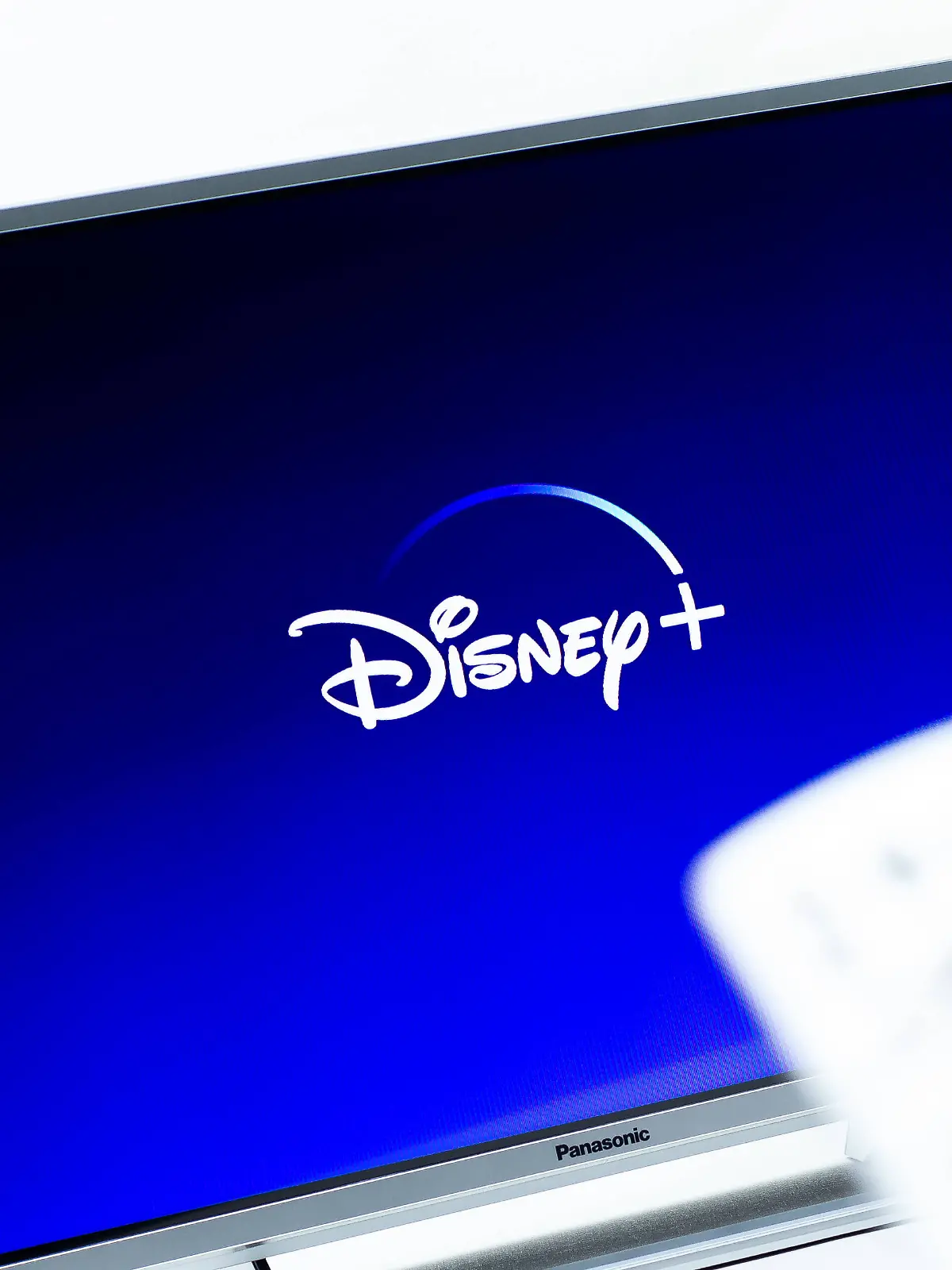 Bild zu: "Disney+ will Passwort-Teilern an den Kragen"