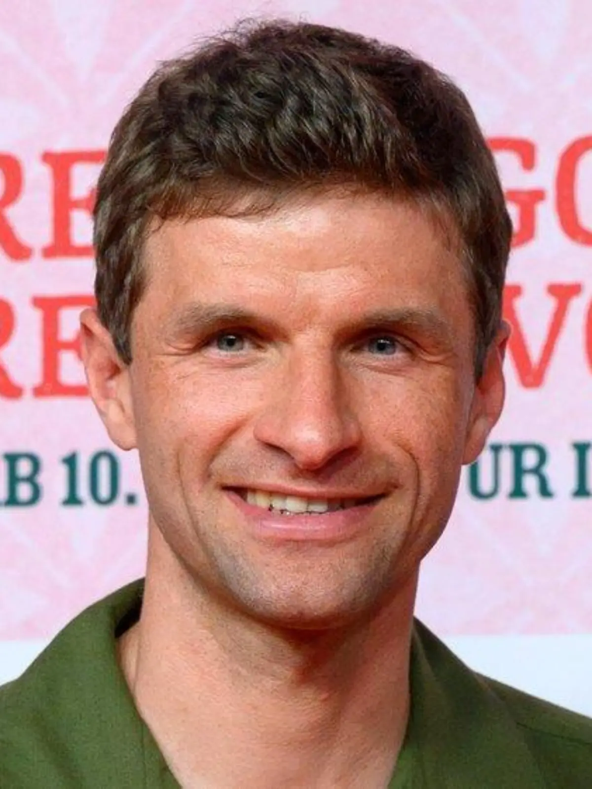 Stolzer Pferdepapa Thomas Müller feiert: "Mia san Olympiasieger"