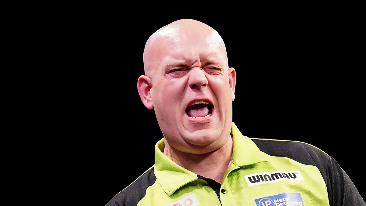 ARCHIV - 25.05.2023, Großbritannien, London: Darts: Premiere League, Finale, van Gerwen (Niederlande) - Price (Wales), The O2. Michael van Gerwen jubelt nach seinem Sieg und dem Gewinn der Cazoo Premier League. Auch in New York triumphierte der Niederländer. (zu dpa: ««Ikonischer Ort»: Van Gerwen gewinnt im Madison Square Garden») Foto: Zac Goodwin/PA Wire/dpa +++ dpa-Bildfunk +++