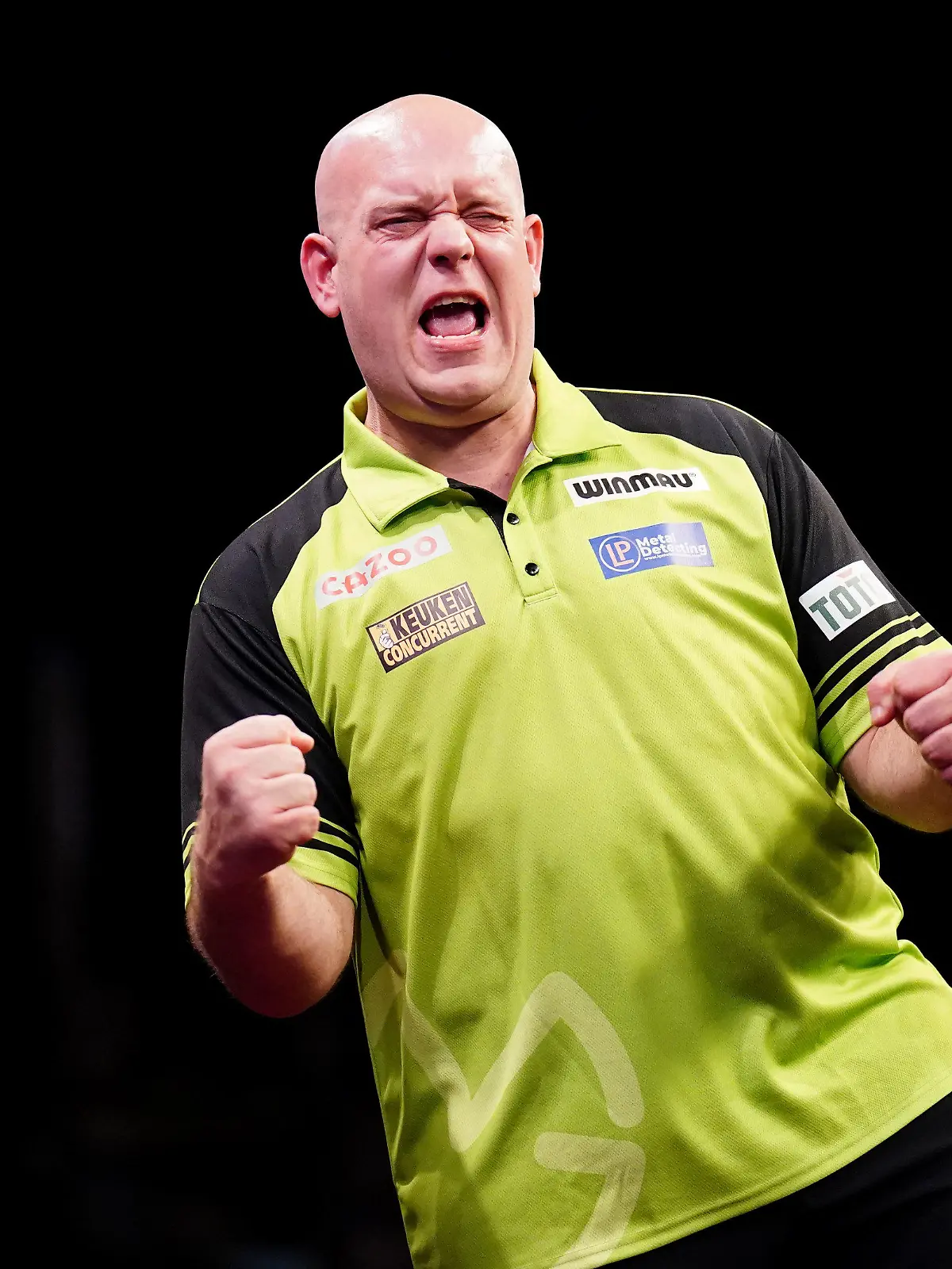 ARCHIV - 25.05.2023, Großbritannien, London: Darts: Premiere League, Finale, van Gerwen (Niederlande) - Price (Wales), The O2. Michael van Gerwen jubelt nach seinem Sieg und dem Gewinn der Cazoo Premier League. Auch in New York triumphierte der Niederländer. (zu dpa: ««Ikonischer Ort»: Van Gerwen gewinnt im Madison Square Garden») Foto: Zac Goodwin/PA Wire/dpa +++ dpa-Bildfunk +++