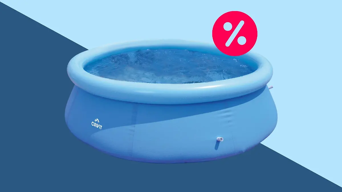 Der Crivit Gartenpool vor einem blauen Hintergrund und einem roten Prozentzeichen.