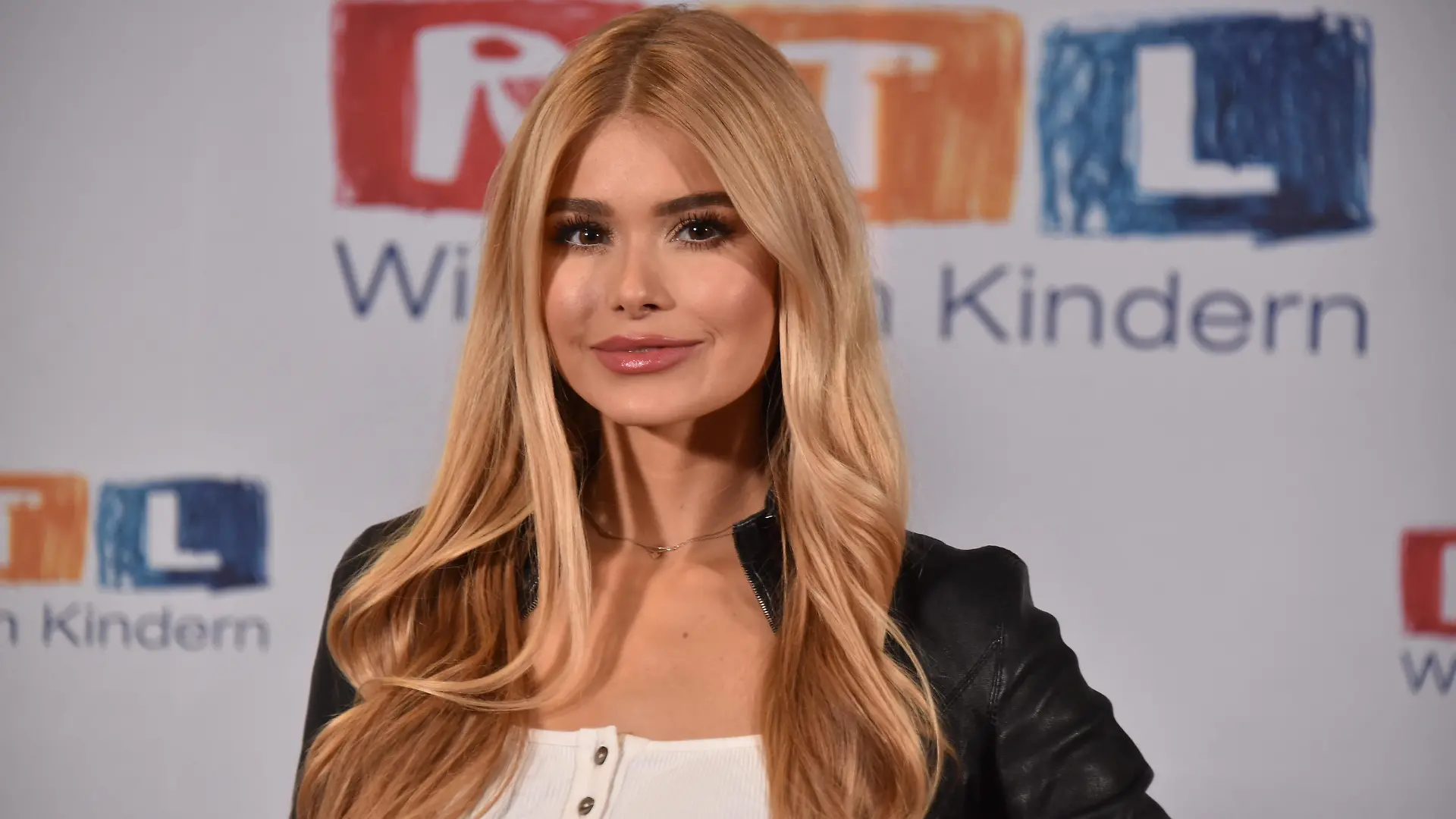 Influencerin Pamela Reif posiert am 22.11.2019 in Hürth bei Köln beim 24. RTL Spendenmarathon wir helfen Kindern 2019. *** Influencer Pamela Reif poses on 22 11 2019 in Hürth near Cologne at the 24 RTL Spendenmarathon wir helfen Kindern 2019 24 RTL Spendenmarathon we help children 2019 
