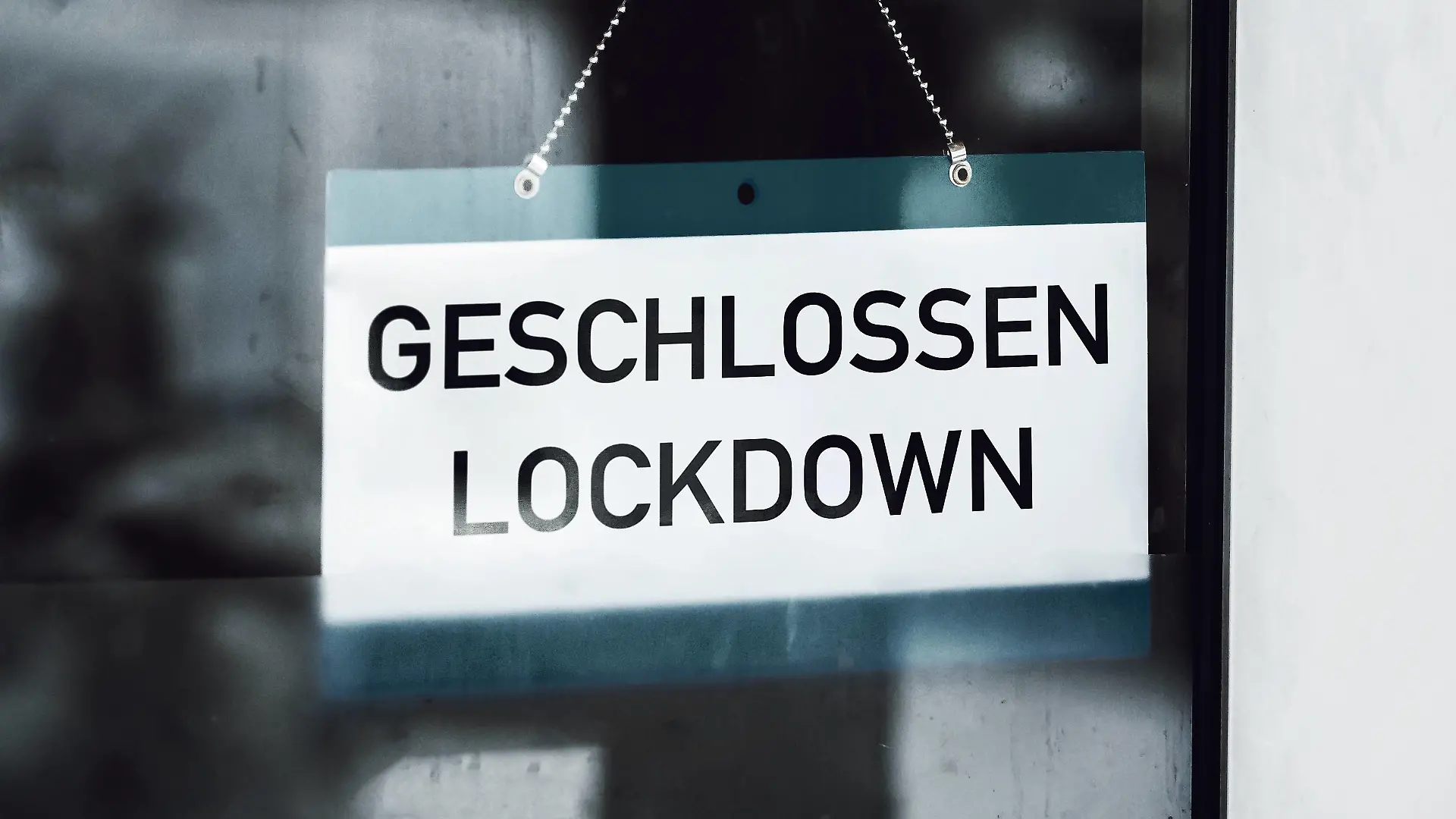 Germany - 20 December 2021: Sign Closed in German, notice in shop window Closed store - Lockdown *** Schild Geschlossen auf Deutsch, Hinweis im Schaufenster Geschlossenes Geschäft - Lockdown xFOTOMONTAGEx 