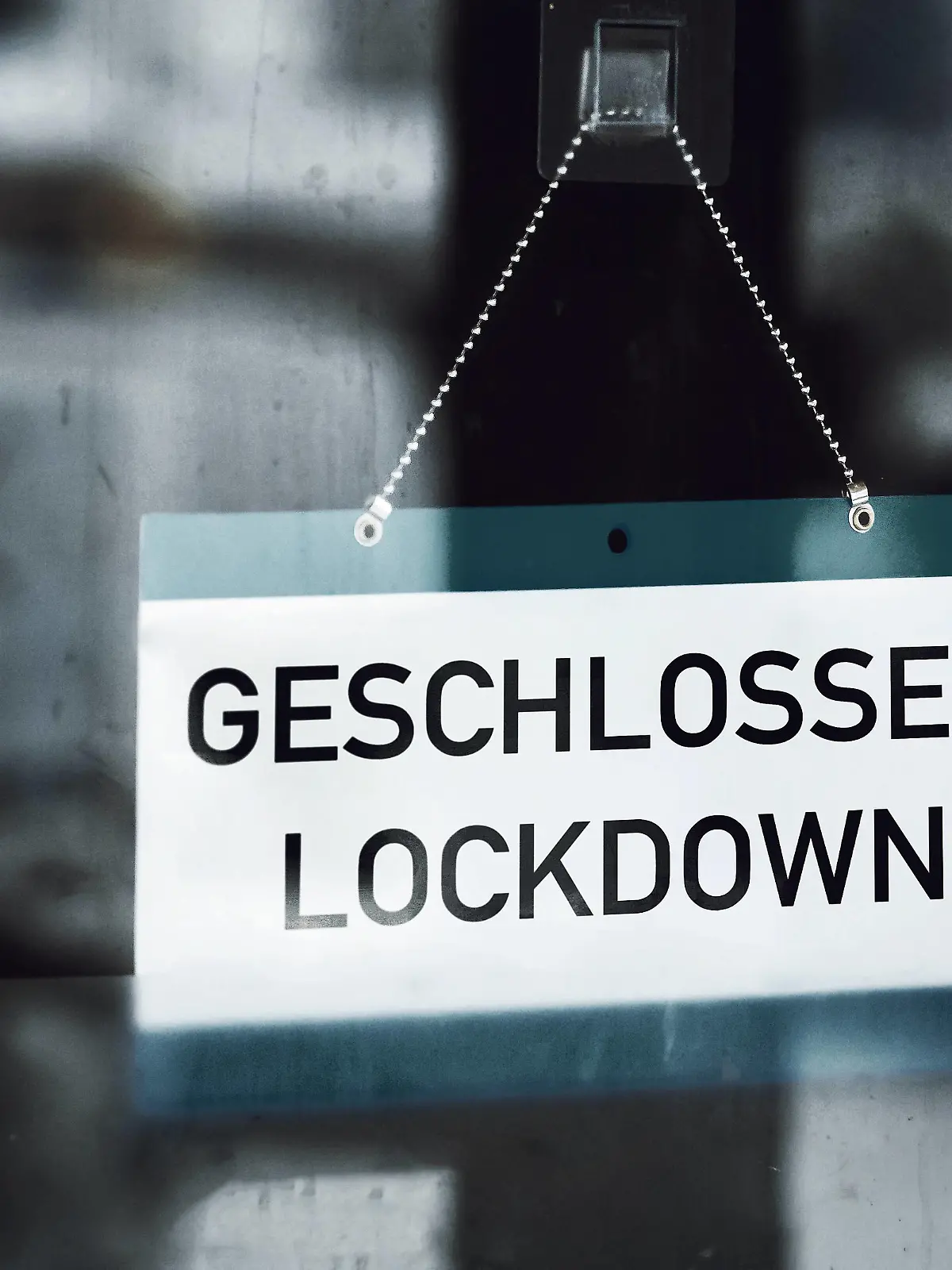 Germany - 20 December 2021: Sign Closed in German, notice in shop window Closed store - Lockdown *** Schild Geschlossen auf Deutsch, Hinweis im Schaufenster Geschlossenes Geschäft - Lockdown xFOTOMONTAGEx 
