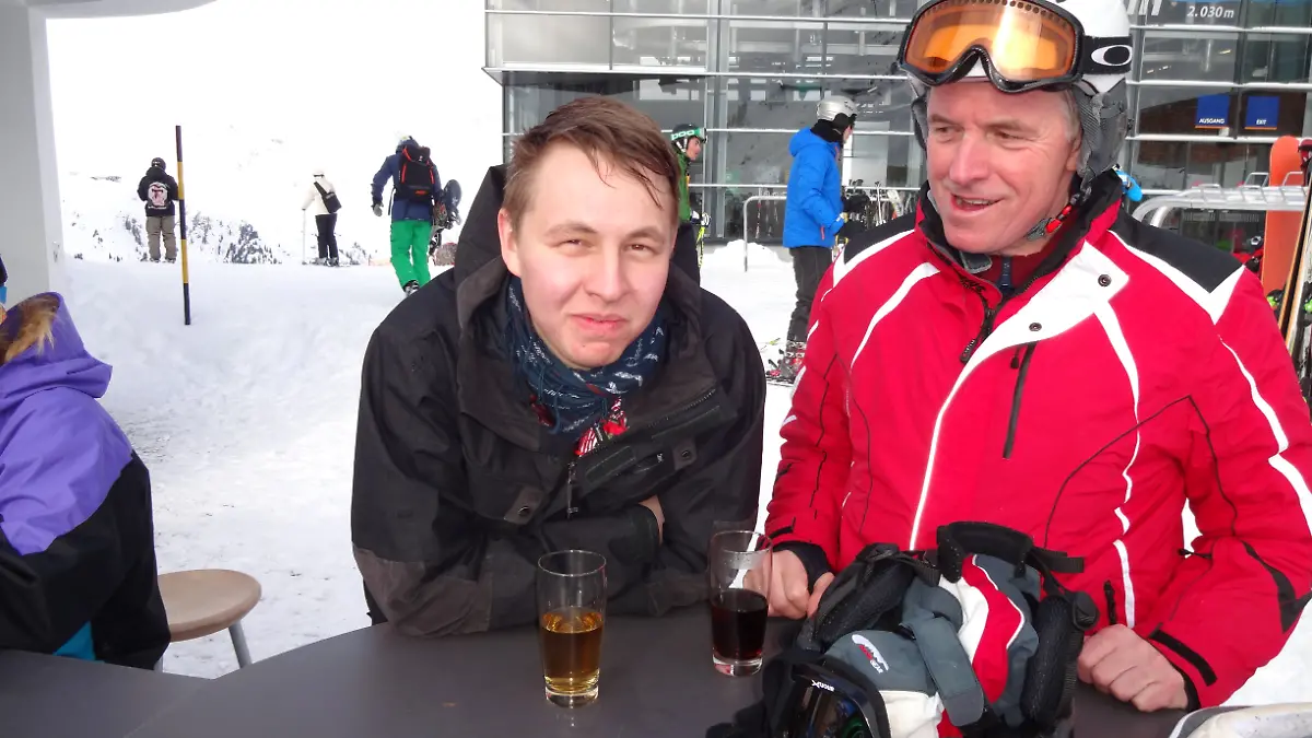 Burkhard Kress mit seinem Sohn Damian im Ski-Urlaub. 