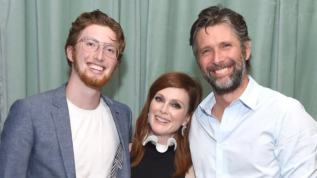 Sohn verlobt: Halb Hollywood freut sich mit Julianne Moore