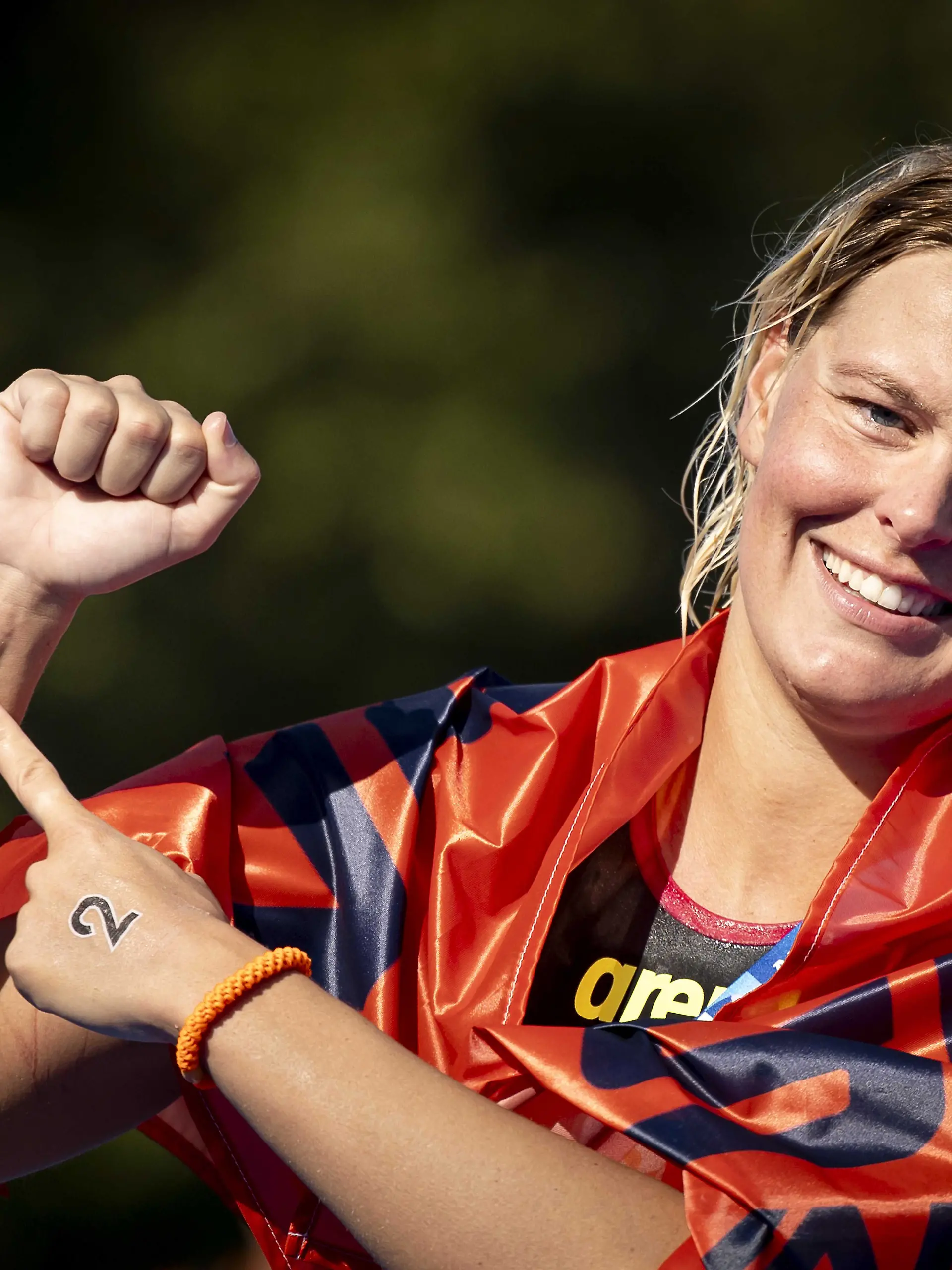 Sharon van Rouwendaal zeigt ein Tattoo, das sie für immer an ihren Hund erinnern soll.