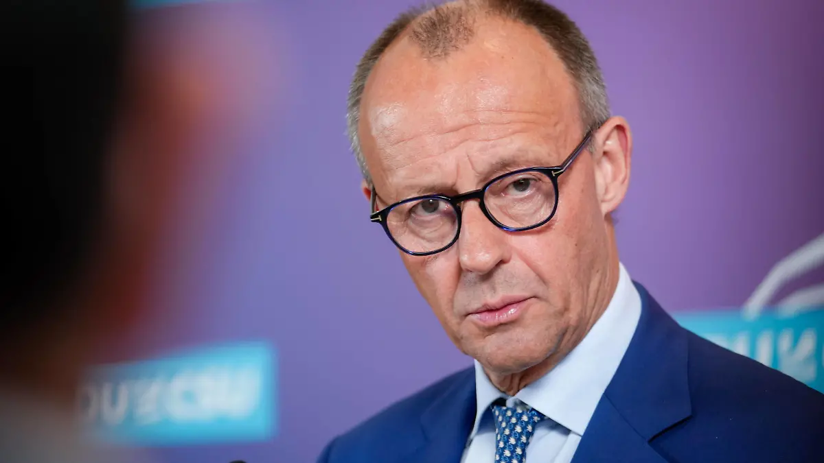 Statement vor der CDU/ CSU Fraktionssitzung des Bundestag Aktuell, 04.07.2023, Berlin, Friedrich Merz bei seinem Statement im Vorfeld der Fraktionssitzung der CDU und CSU Bundestagsfraktion im Reichstagsgebaeude Berlin Berlin Deutschland *** Statement before the CDU CSU parliamentary group meeting of the Bundestag Current, 04 07 2023, Berlin, Friedrich Merz during his statement before the parliamentary group meeting of the CDU and CSU parliamentary group in the Reichstag building Berlin Berlin Germany