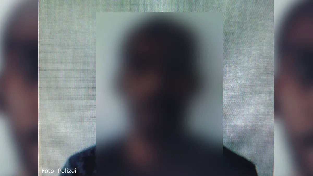 Mit diesem Foto fahndet die Polizei nach dem Entflohenem