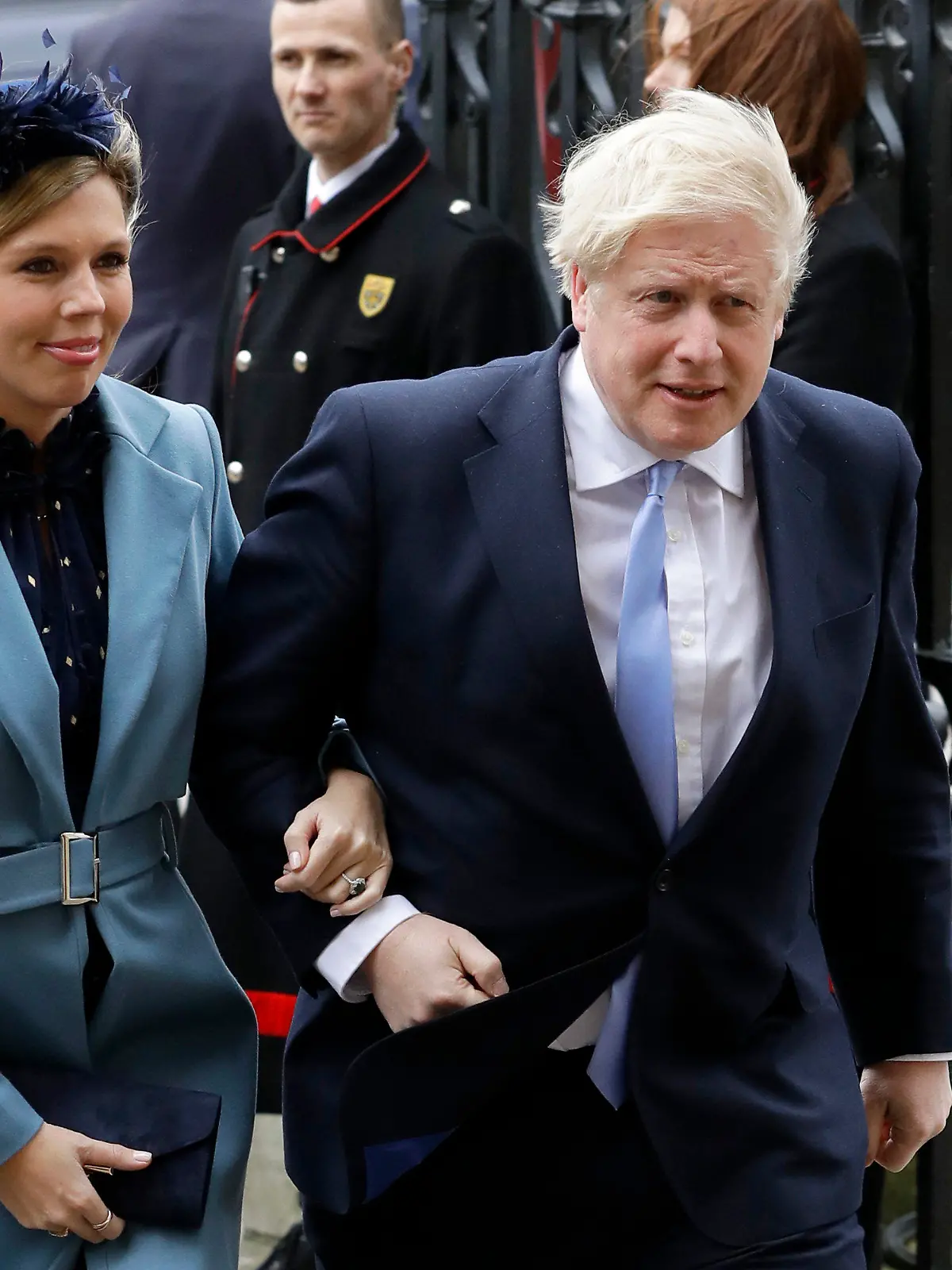ARCHIV - 09.03.2020, Großbritannien, London: Boris Johnson, Premierminister von Großbritannien und seine Partnerin Carrie Symonds kommen zum Gottesdienst in der Westminster Abbey. Der britische Premierminister Boris Johnson (55) und seine Verlobte Carrie Symonds (32) haben Berichten zufolge ihren gemeinsamen Sohn Wilfred Lawrie Nicholas genannt. Foto: Kirsty Wigglesworth/AP/dpa +++ dpa-Bildfunk +++