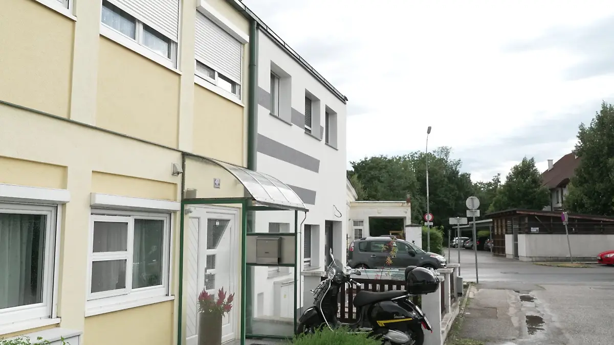 In diesem Haus rechts lebte der Verdächtige mit seiner Familie