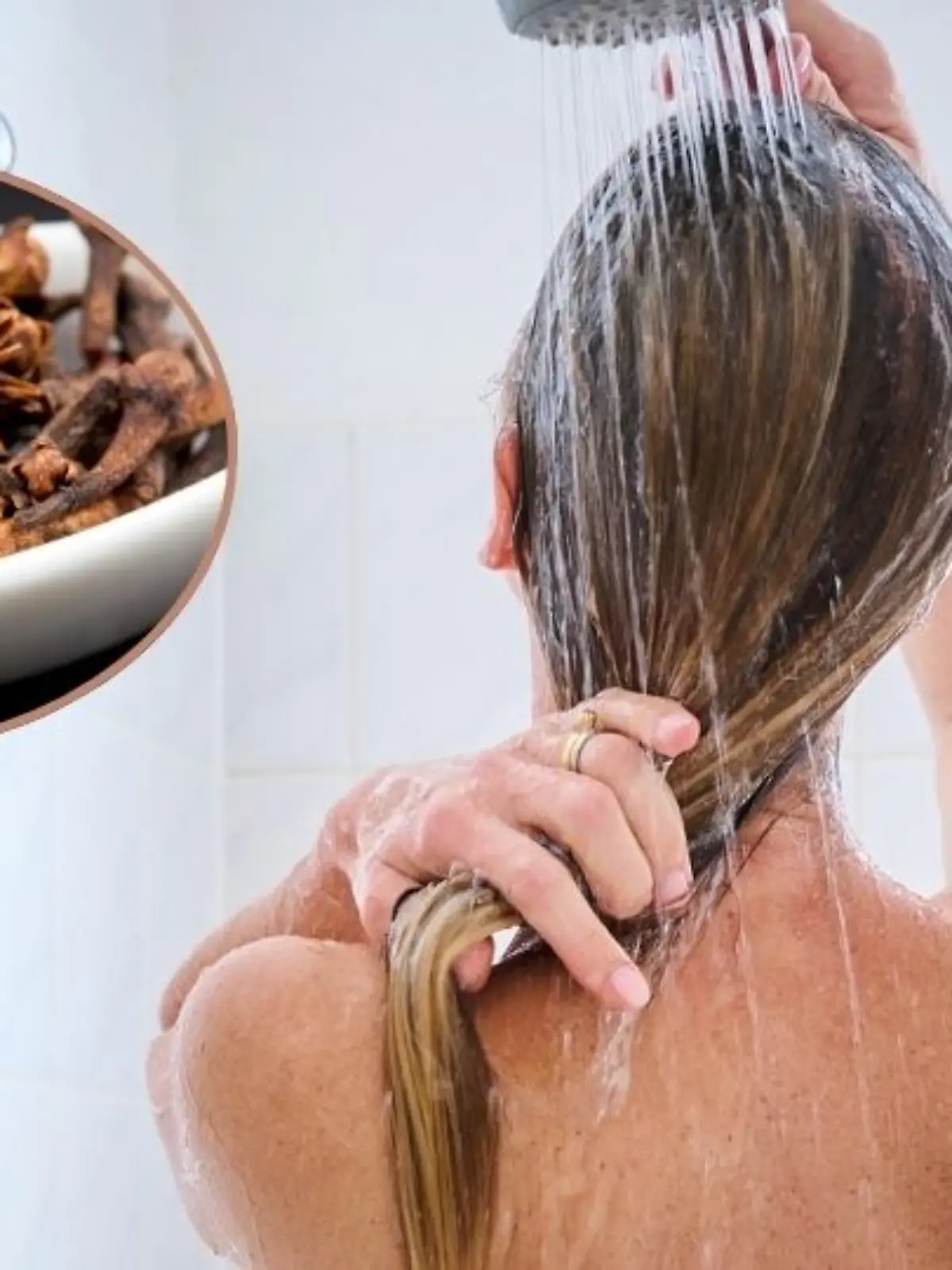 Eine Frau steht Zuhause in der Dusche, wäscht sich die Haare und Gewürznelken.