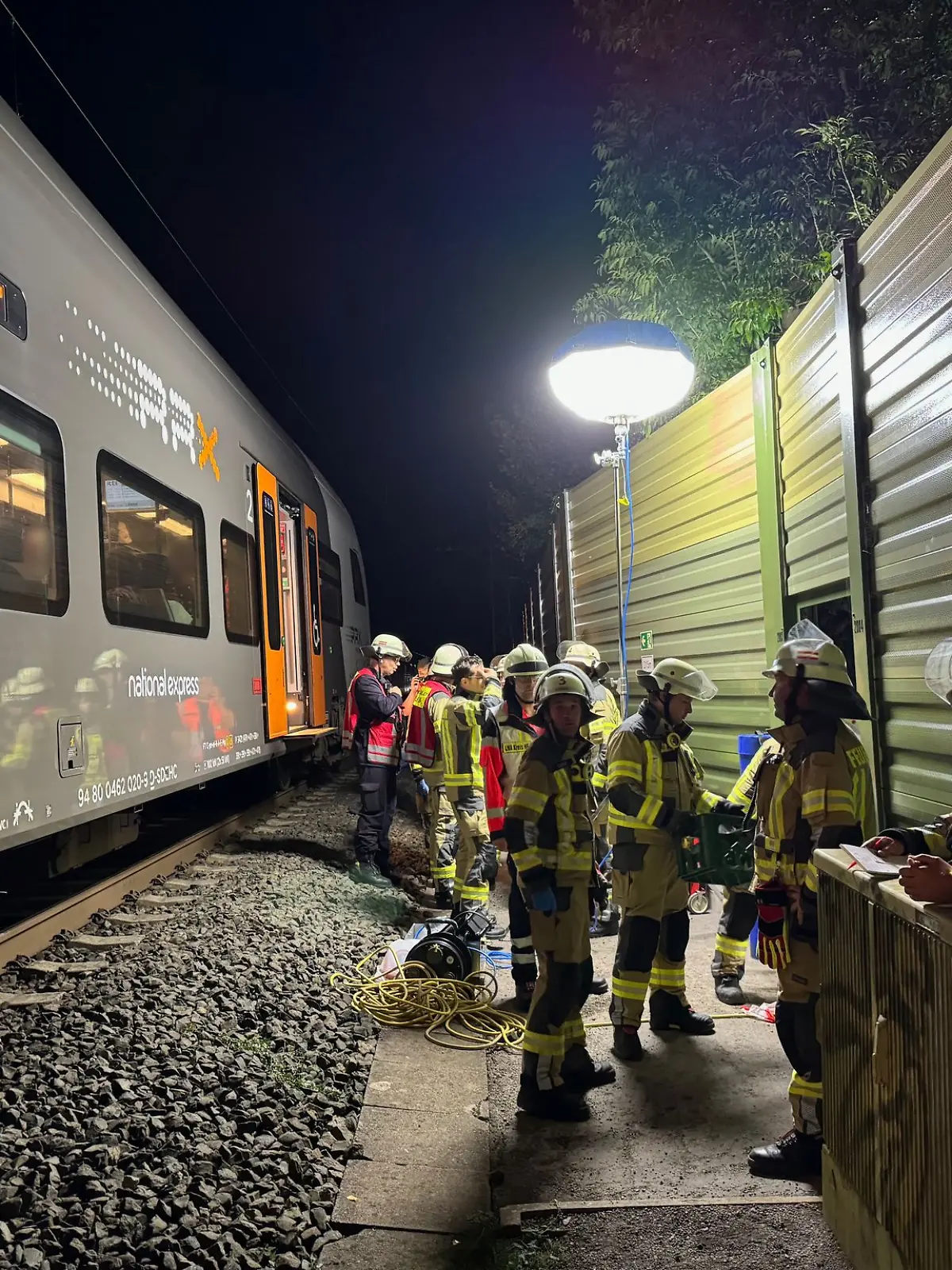 Bild zu: "Zug bleibt auf offener Strecke liegen – fünf Stunden müssen Passagiere ausharren"