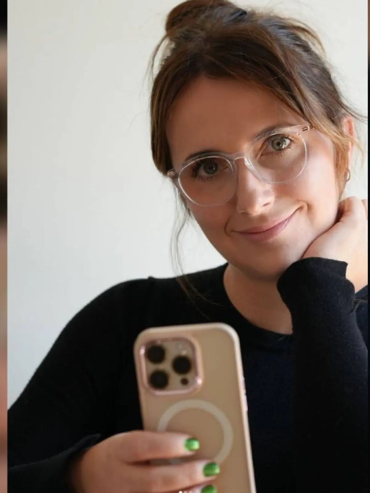 Anna Heiser macht ein Selfie