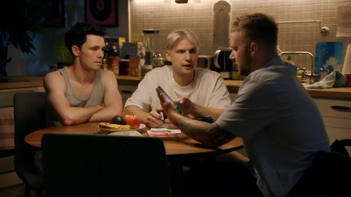 Jonas, Luis und Moritz suchen Flo GZSZ-Folge 8086 vom 12. August 2024 auf RTL+ 